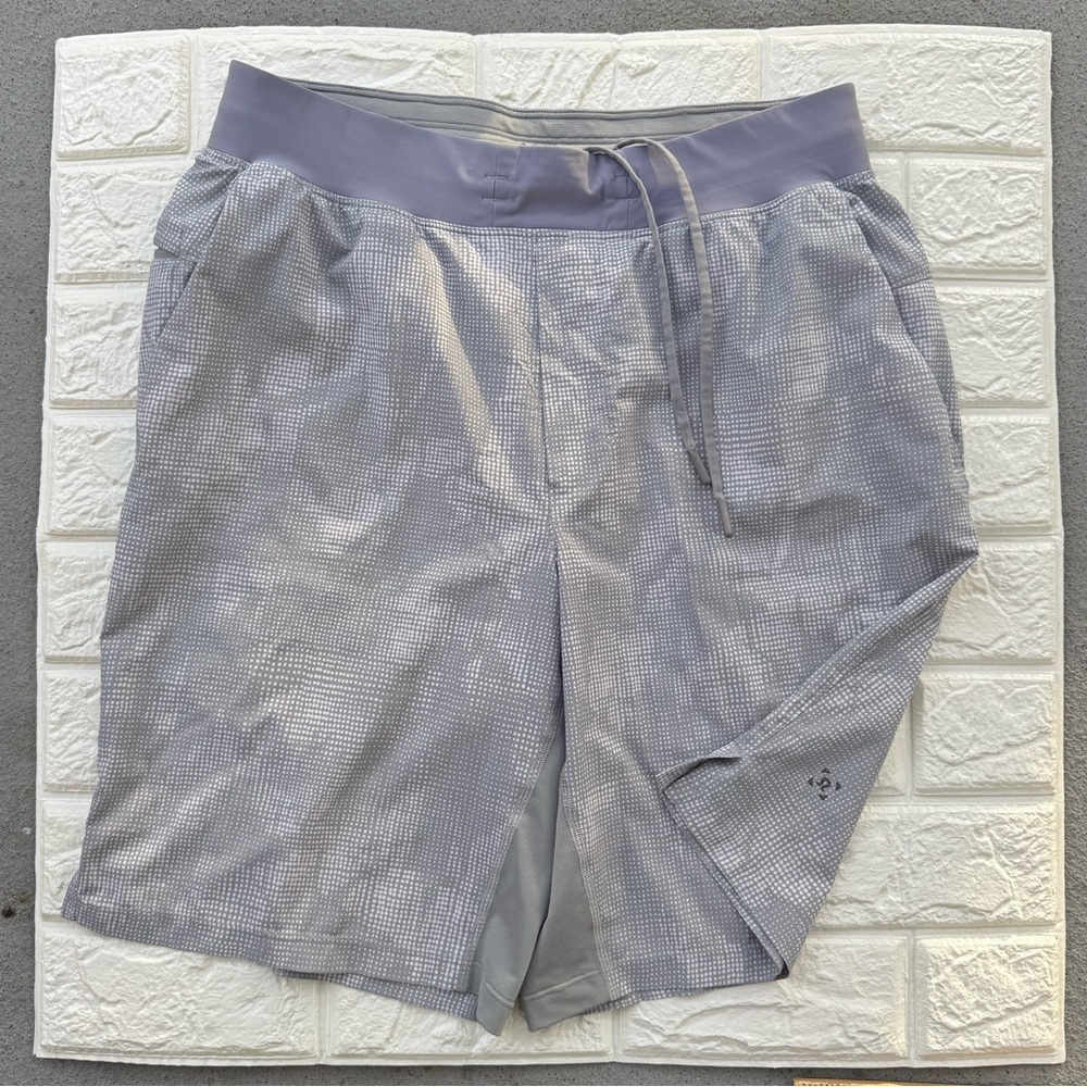 Lululemon T.H.E. Short 9" *Linerless Illusion White Light Cast